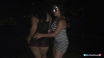Me follo a dos sexys hermanas borrachas en publico, con el morbo que alguien pueda vernos / LolitaAbney / Chiquicandy