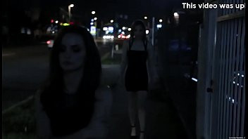 Play Making him cum while getting fingerbanged