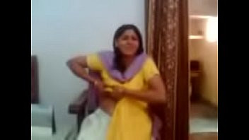 Play Indian aunty showing her big boobs - Allvideosx.com