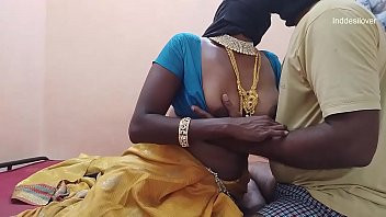 Play आंटी की रसीली चूत