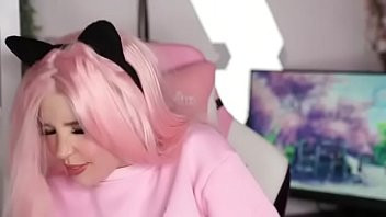 Play Belle delphine