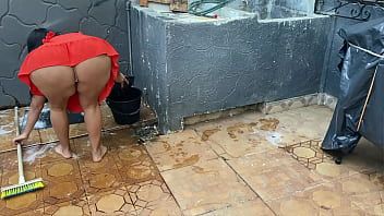 Play This maid came to clean my house and made me very horny with her hot ass, she is very naughty