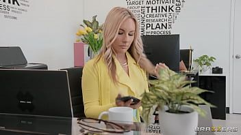 Play Ricky Johnson Caught Bunny Taking Sexy Selfies at the Office, Offered to Help & Fucks Her - BRAZZERS