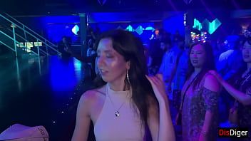 Play Horny girl agreed to sex in a nightclub in the toilet