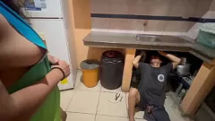 Play Muscular Plumber Can't Resist Eating Hot Neighbor's Wet Pussy