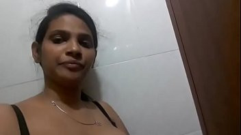 Play Desi girl selfie
