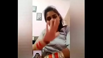Play Punjabi girl showing her boobs