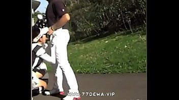 Play Pejabat Main Golf malah Ngentotin Caddy Montok