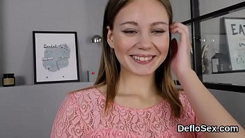 Play Alluring nympho masturbates spread quim until she is having orgasm