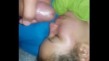Play Mari dormida con leche en la cara