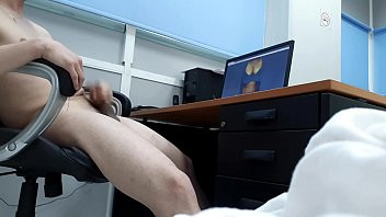 Play Βλεπωντας την Κουλα