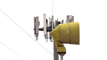 Play Giant Noisemaker on Metal Tower Ear-Fucks 15 Morons